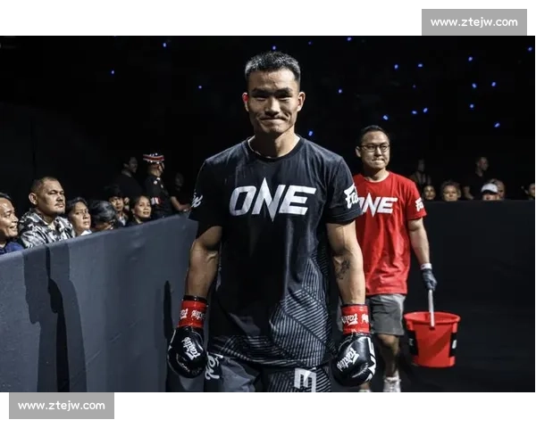 赵崇阳闪电 KO 日本王者末吉裕司!五连胜捍卫中国搏击荣耀 赵崇阳闪电 KO 日本王者末吉裕司!五连胜捍卫中国搏击荣耀