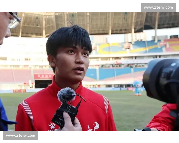 从校园足球落选者到 27.5 万欧新星！19 岁蒯纪闻中超首秀助攻点燃希望