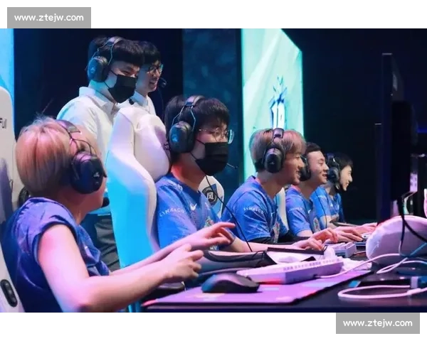 战队老板亲自下场,为选手加油打气,场面一度失控 战队老板亲自下场,为选手加油打气,场面一度失控